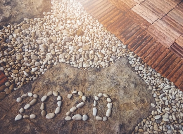 Jak zrobic samemu taras z kostki i o czym warto pamiętać?