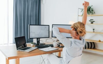 Czym zajmuje się ergonomia pracy i jak wpływa na codzienne obowiązki?