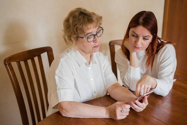 Opieka na rodzica jak załatwić w przypadku nagłej potrzeby?