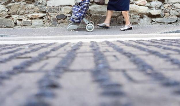 Czy położenie kostki brukowej wymaga zgłoszenia?