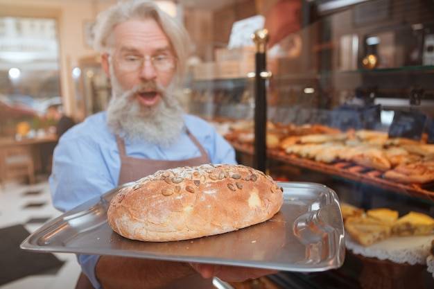 Kto pracuje w piekarni i jakie ma zadania?