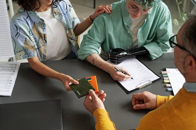 Zasiłek pielęgnacyjny ile wstecz wypłacany i kiedy można liczyć na wyrównanie?