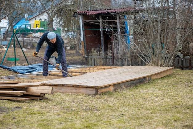 Jak wybudować taras na własnej posesji?
