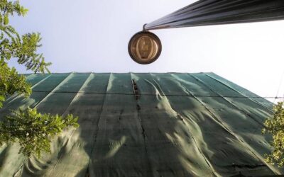 Na jakie zadaszenie tarasu postawić – szkło czy poliwęglan?